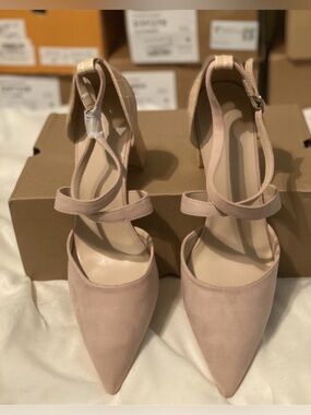 Women’s Pointed-Toe Ankle-Strap Heels in Nude Size 9 Suede-Like Material NIB